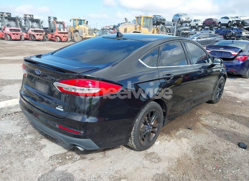 Photo 4 of 2019 Ford Fusion SE (VIN 3FA6P0HD0KR229543)