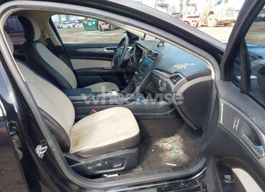 Photo 5 of 2019 Ford Fusion SE (VIN 3FA6P0HD0KR229543)