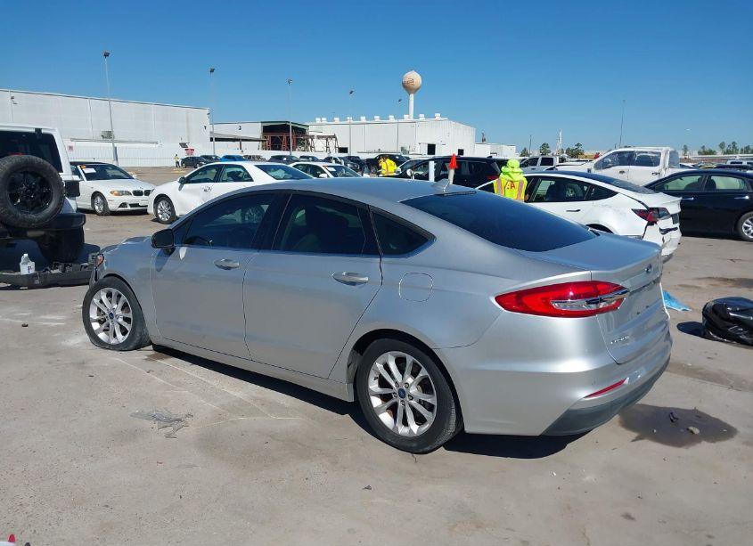 Photo 3 of 2019 Ford Fusion SE (VIN 3FA6P0HD0KR255429)