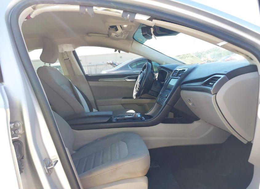 Photo 5 of 2019 Ford Fusion SE (VIN 3FA6P0HD0KR255429)