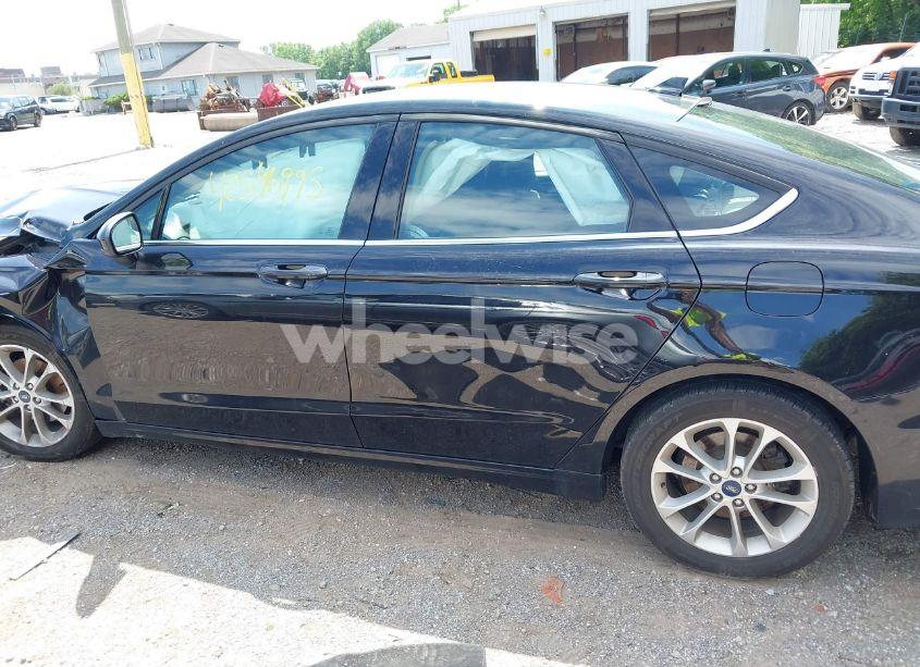 Photo 13 of 2019 Ford Fusion SE (VIN 3FA6P0HD0KR268083)