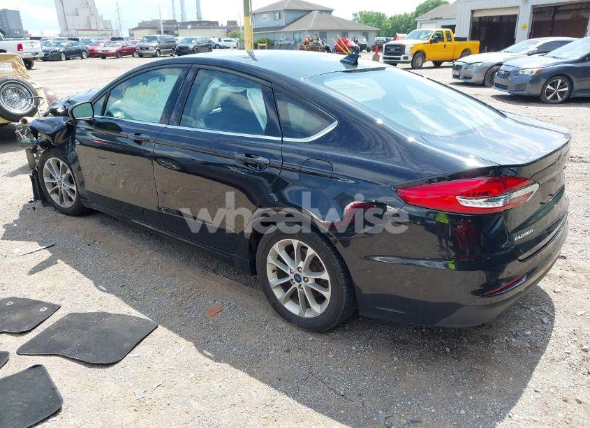 Photo 3 of 2019 Ford Fusion SE (VIN 3FA6P0HD0KR268083)