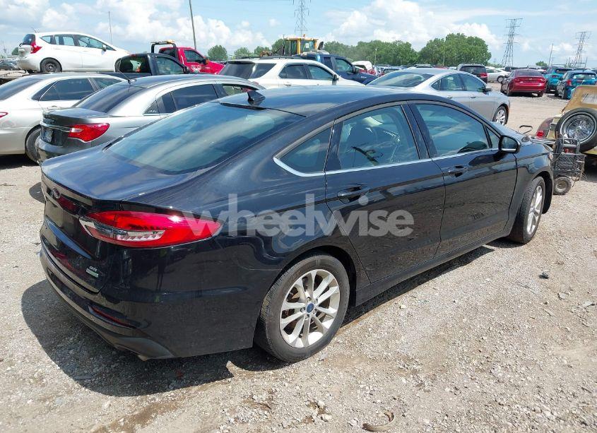 Photo 4 of 2019 Ford Fusion SE (VIN 3FA6P0HD0KR268083)