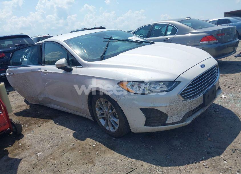 2020 Ford Fusion SE (VIN 3FA6P0HD0LR101353) main photo