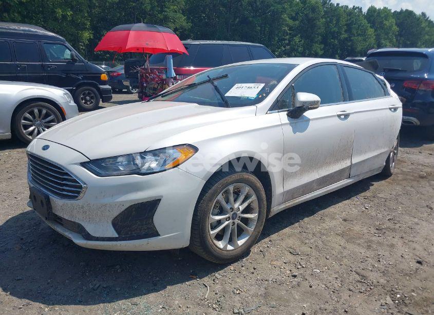 Photo 2 of 2020 Ford Fusion SE (VIN 3FA6P0HD0LR101353)
