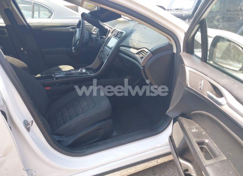 Photo 5 of 2020 Ford Fusion SE (VIN 3FA6P0HD0LR101353)