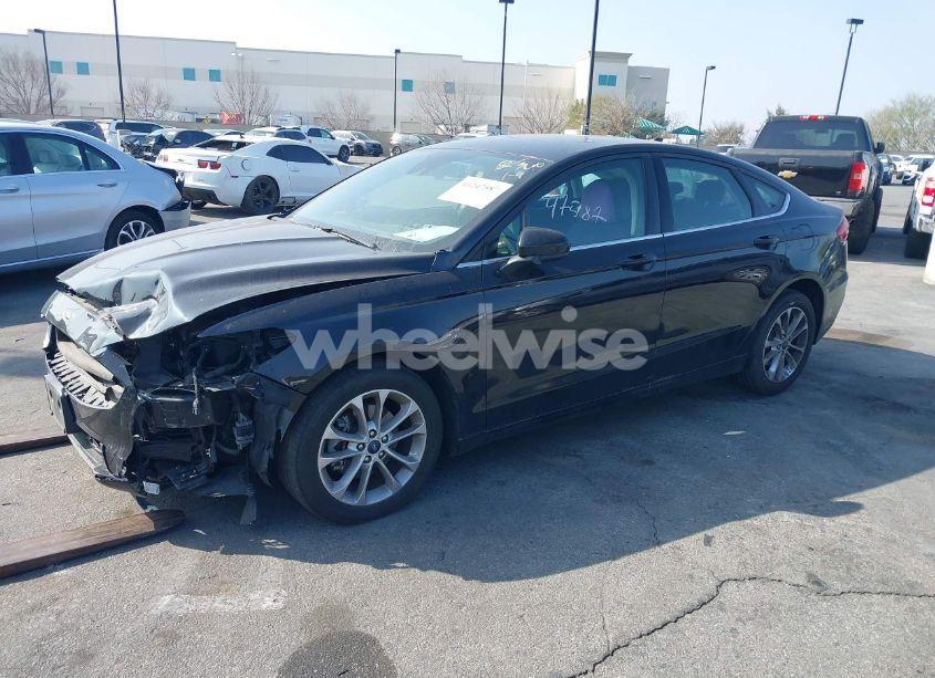 Photo 2 of 2020 Ford Fusion SE (VIN 3FA6P0HD0LR113227)