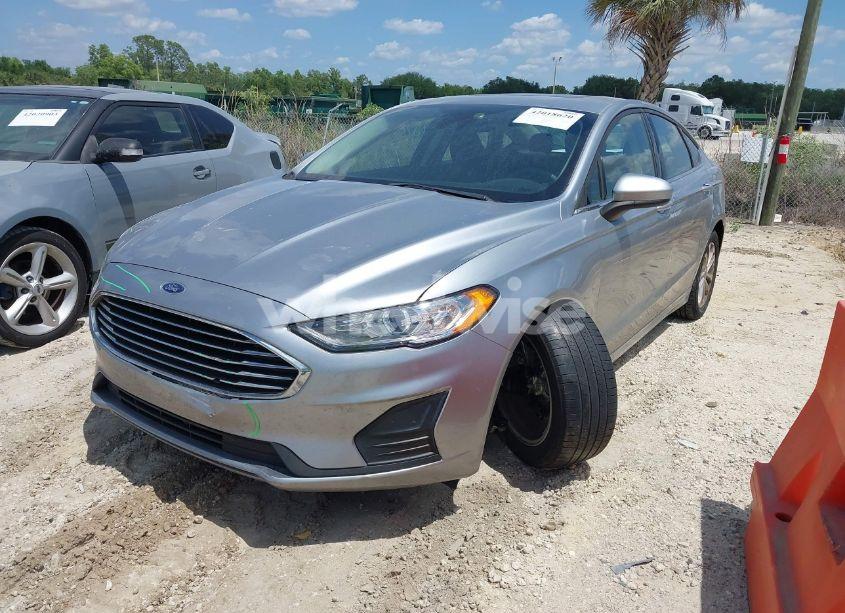 Photo 2 of 2020 Ford Fusion SE (VIN 3FA6P0HD0LR150679)