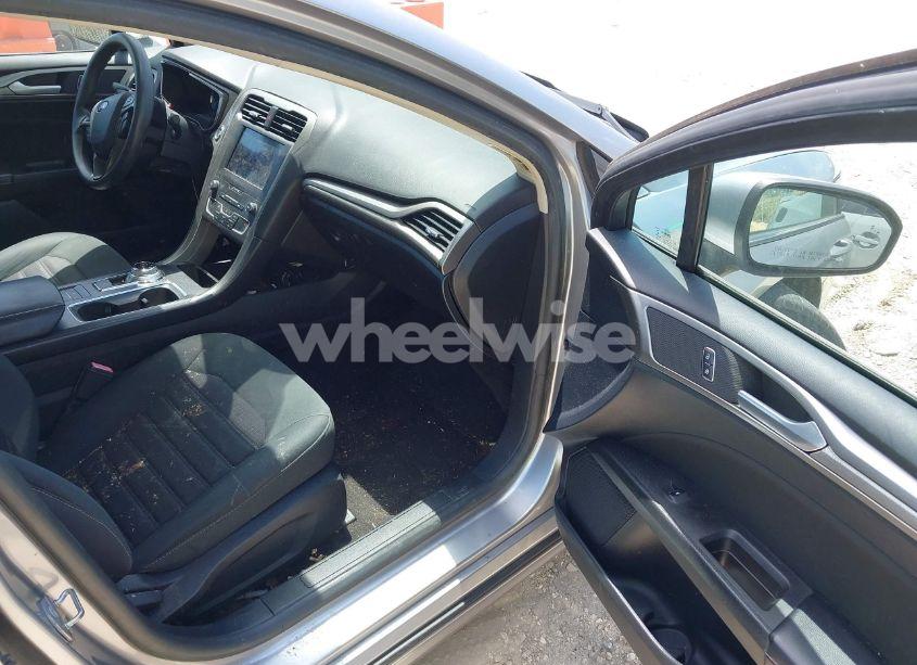 Photo 5 of 2020 Ford Fusion SE (VIN 3FA6P0HD0LR150679)