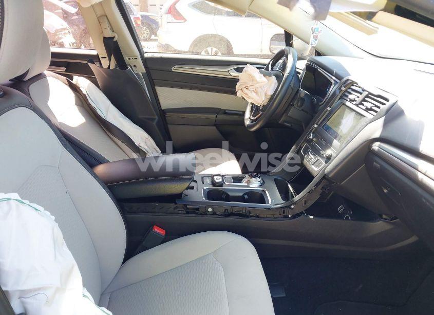 Photo 5 of 2020 Ford Fusion SE (VIN 3FA6P0HD0LR163786)