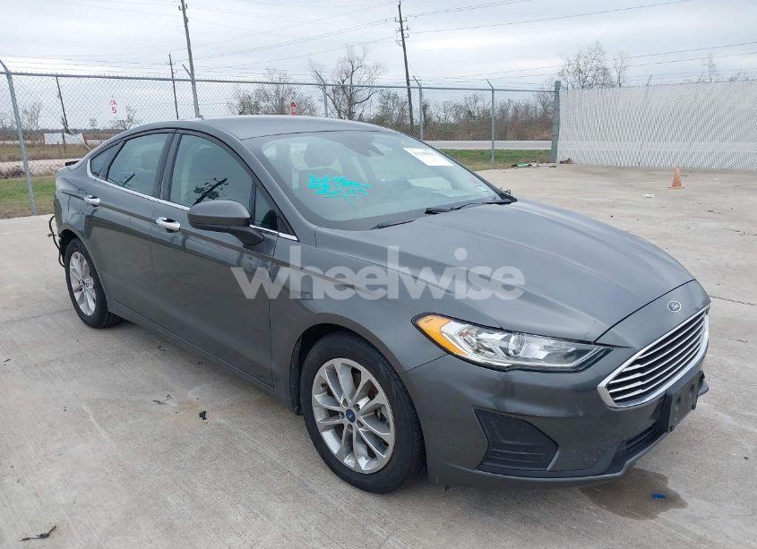 2020 Ford Fusion SE (VIN 3FA6P0HD0LR168292) main photo