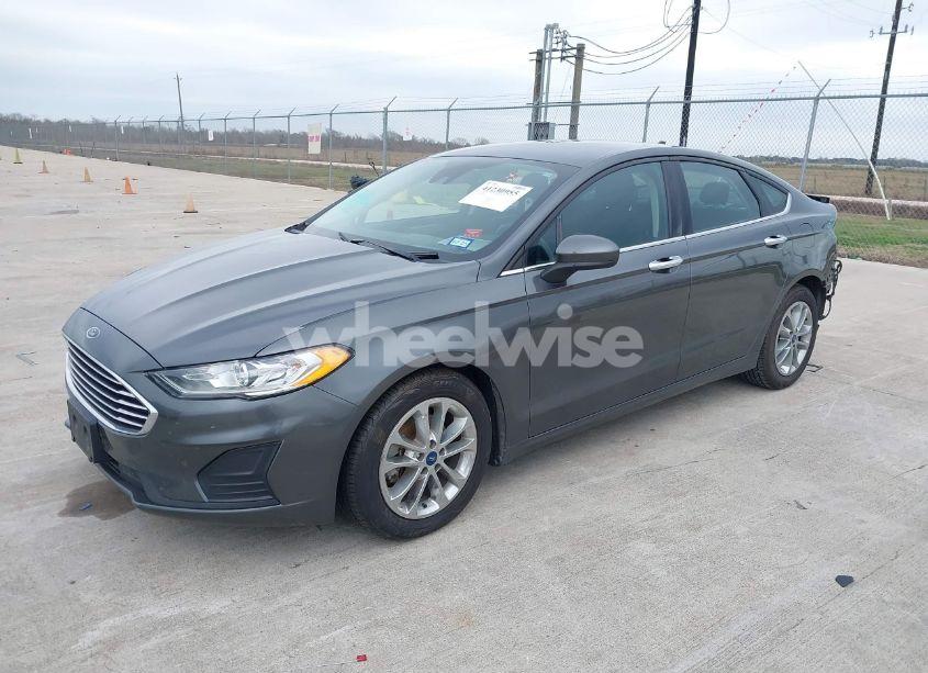 Photo 2 of 2020 Ford Fusion SE (VIN 3FA6P0HD0LR168292)