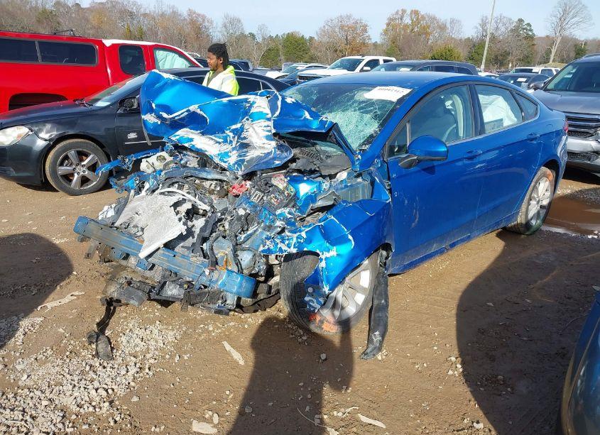 Photo 2 of 2020 Ford Fusion SE (VIN 3FA6P0HD0LR184346)