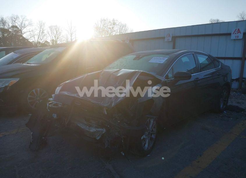 Photo 2 of 2020 Ford Fusion SE (VIN 3FA6P0HD0LR262205)