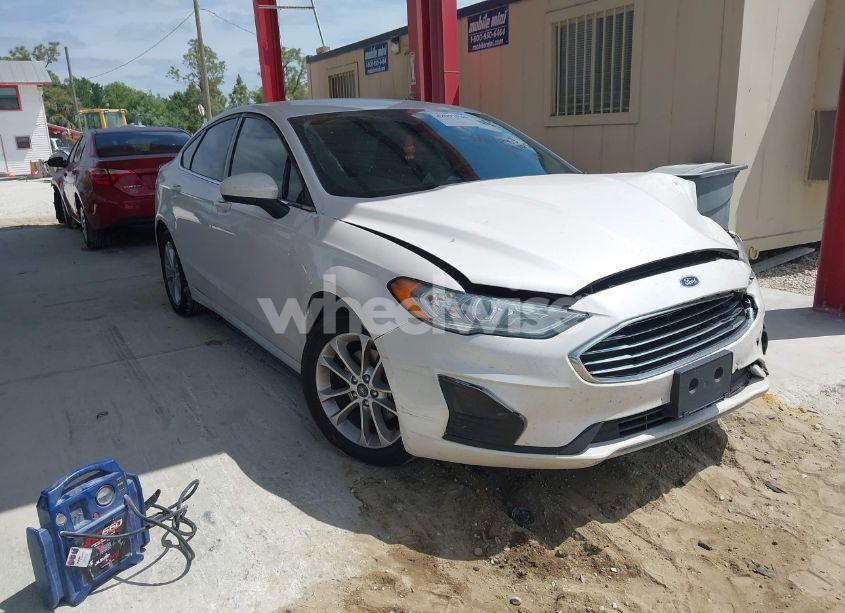 2020 Ford Fusion SE (VIN 3FA6P0HD0LR264147) main photo
