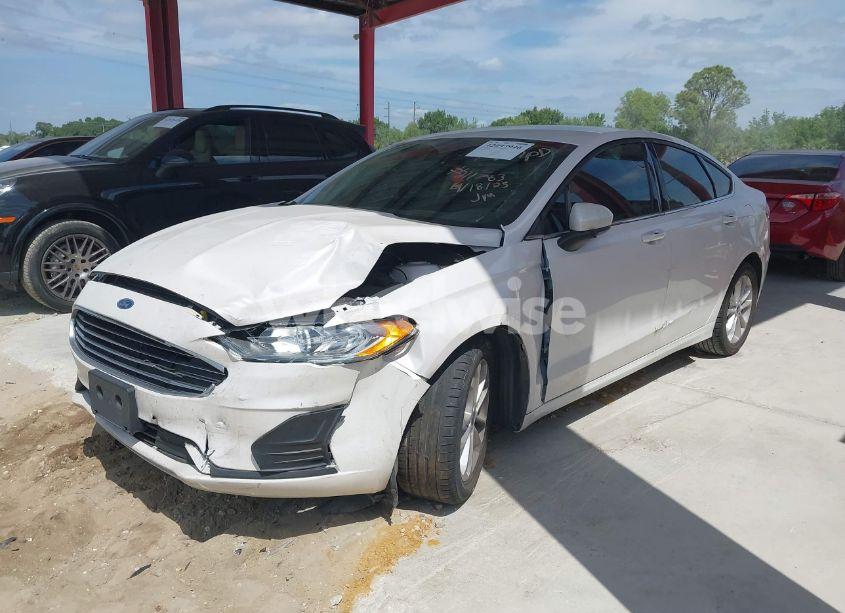 Photo 2 of 2020 Ford Fusion SE (VIN 3FA6P0HD0LR264147)