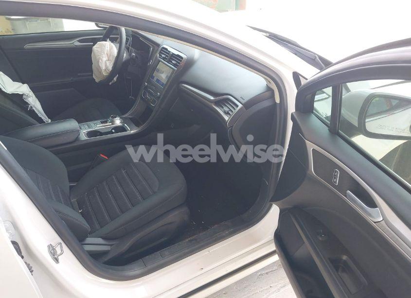 Photo 5 of 2020 Ford Fusion SE (VIN 3FA6P0HD0LR264147)