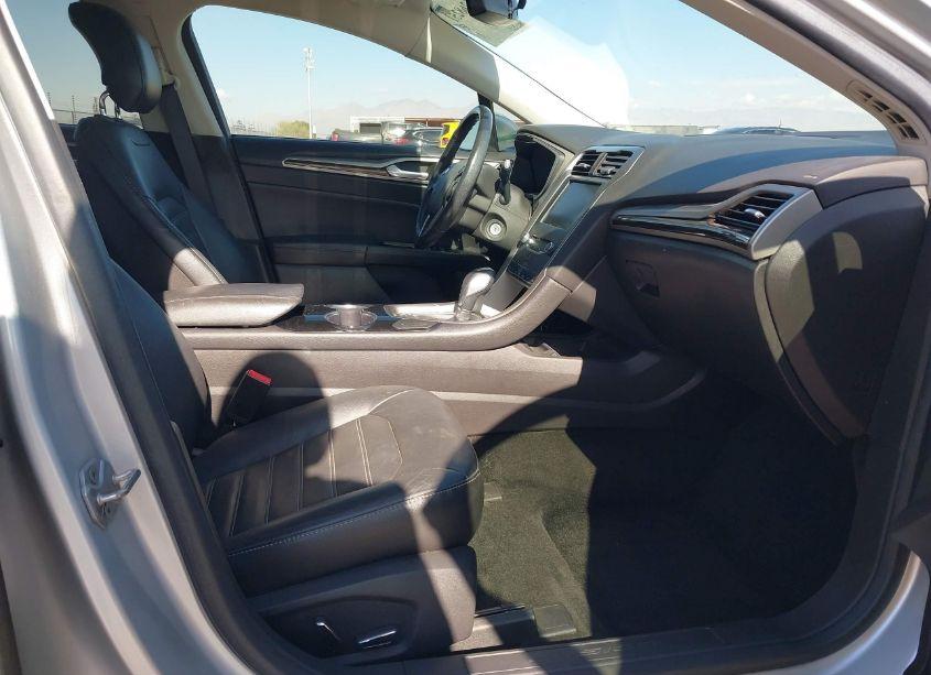 Photo 5 of 2014 Ford Fusion SE (VIN 3FA6P0HD1ER177120)