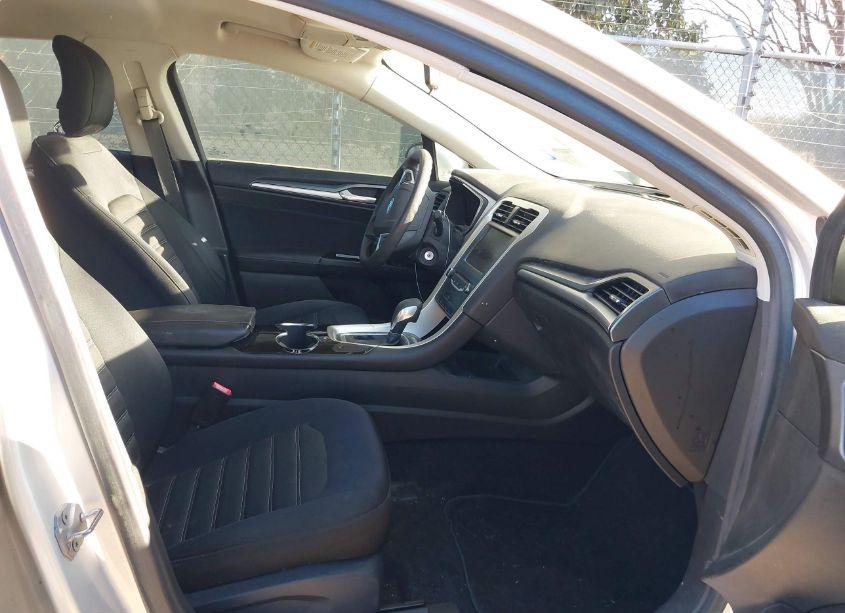 Photo 5 of 2014 Ford Fusion SE (VIN 3FA6P0HD1ER219270)