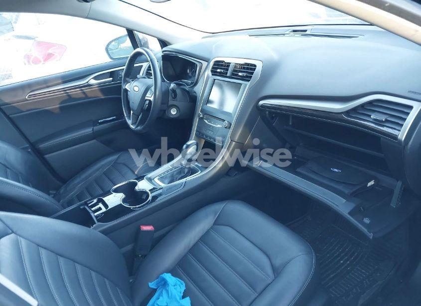 Photo 5 of 2014 Ford Fusion SE (VIN 3FA6P0HD1ER305484)