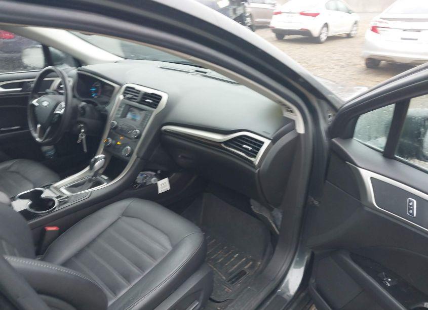 Photo 5 of 2016 Ford Fusion SE (VIN 3FA6P0HD1GR135775)