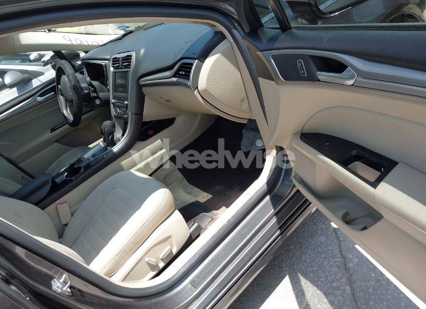 Photo 5 of 2016 Ford Fusion SE (VIN 3FA6P0HD1GR140166)