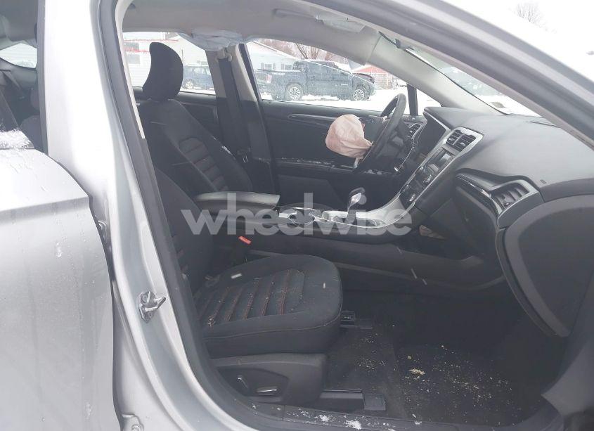 Photo 5 of 2016 Ford Fusion SE (VIN 3FA6P0HD1GR149434)