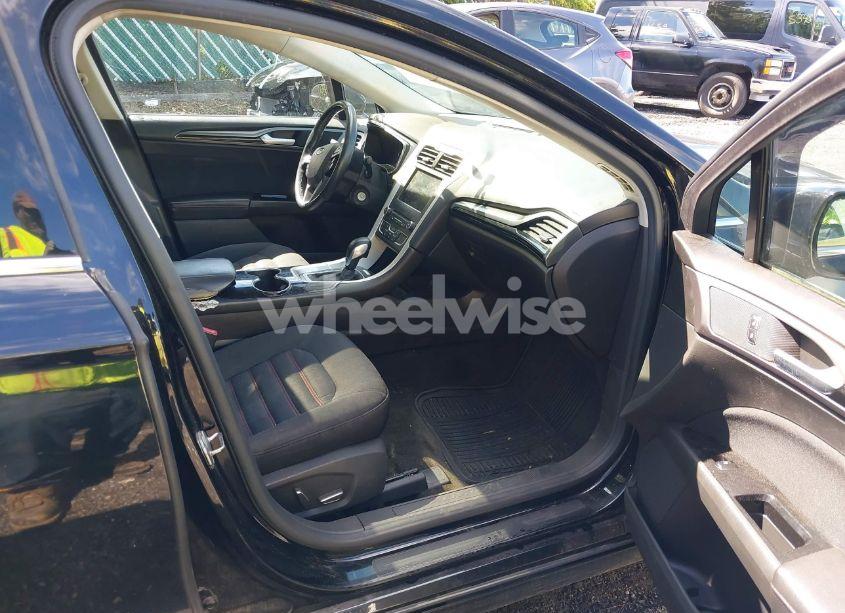 Photo 5 of 2016 Ford Fusion SE (VIN 3FA6P0HD1GR236590)