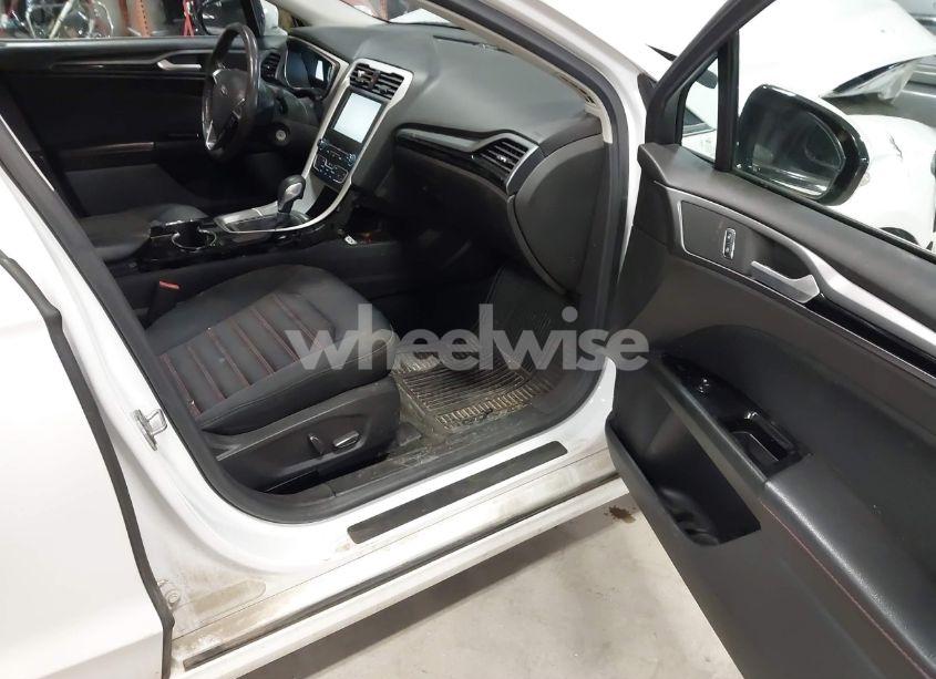 Photo 5 of 2016 Ford Fusion SE (VIN 3FA6P0HD1GR245435)