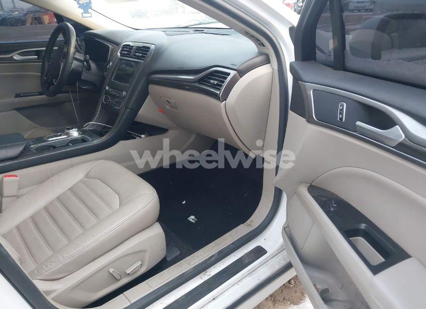 Photo 5 of 2017 Ford Fusion SE (VIN 3FA6P0HD1HR123448)