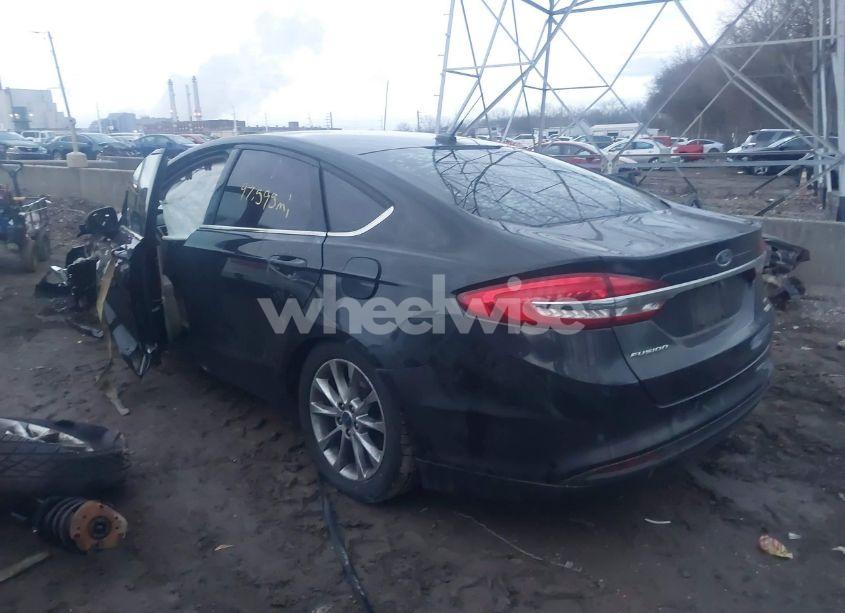 Photo 3 of 2017 Ford Fusion SE (VIN 3FA6P0HD1HR256808)