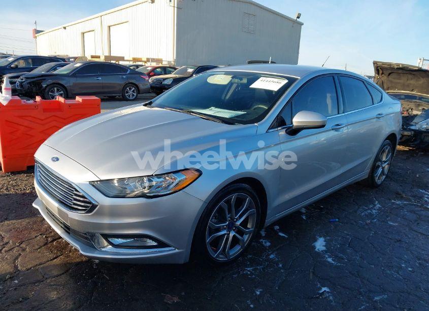 Photo 2 of 2017 Ford Fusion SE (VIN 3FA6P0HD1HR298153)