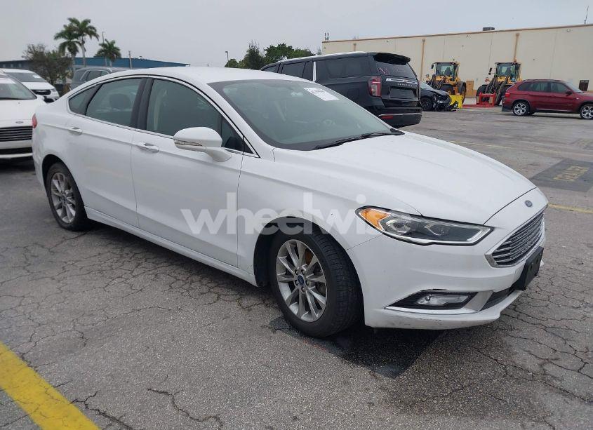 2017 Ford Fusion SE (VIN 3FA6P0HD1HR317302) main photo