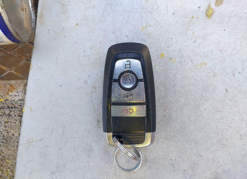 Photo 11 of 2018 Ford Fusion SE (VIN 3FA6P0HD1JR142944)