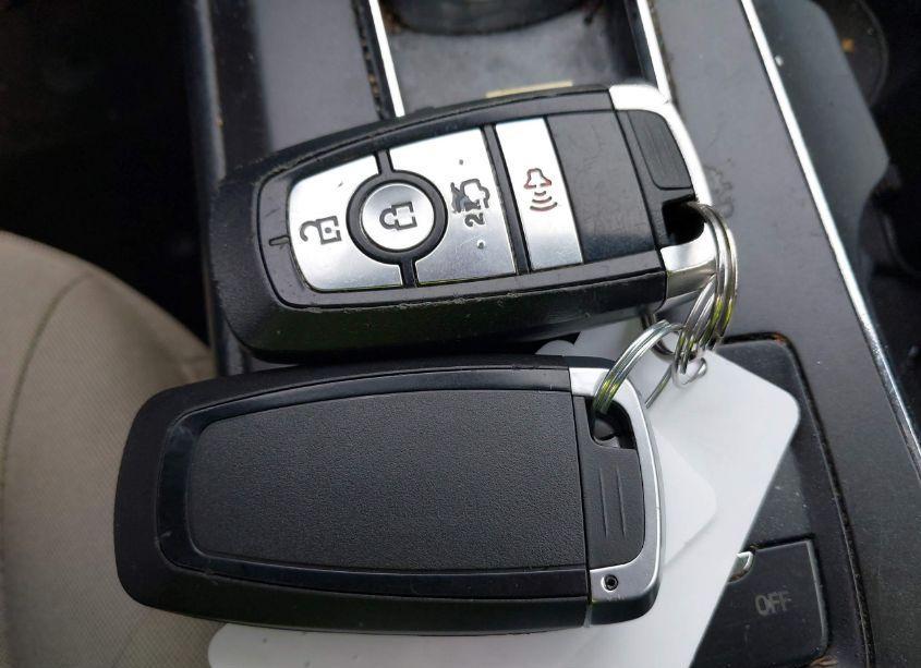 Photo 11 of 2018 Ford Fusion SE (VIN 3FA6P0HD1JR157203)