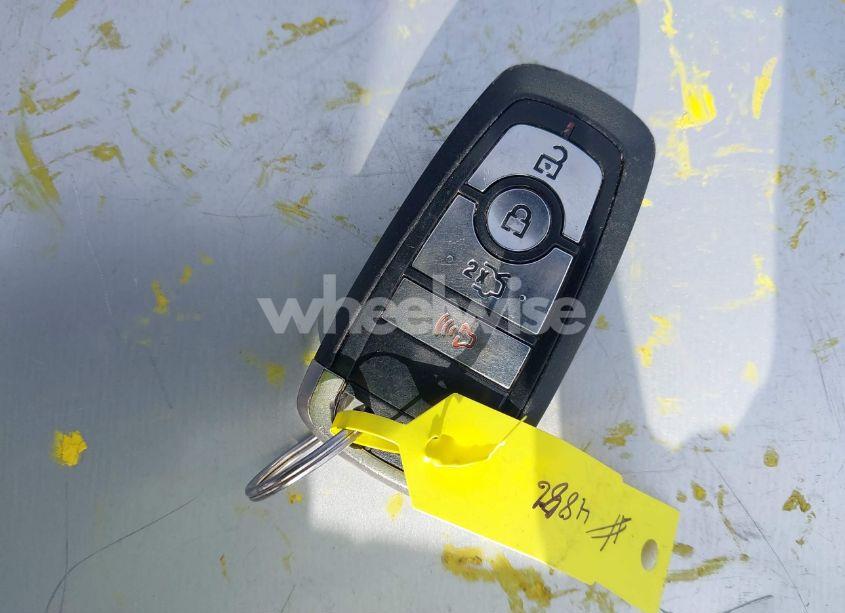 Photo 11 of 2018 Ford Fusion SE (VIN 3FA6P0HD1JR188757)