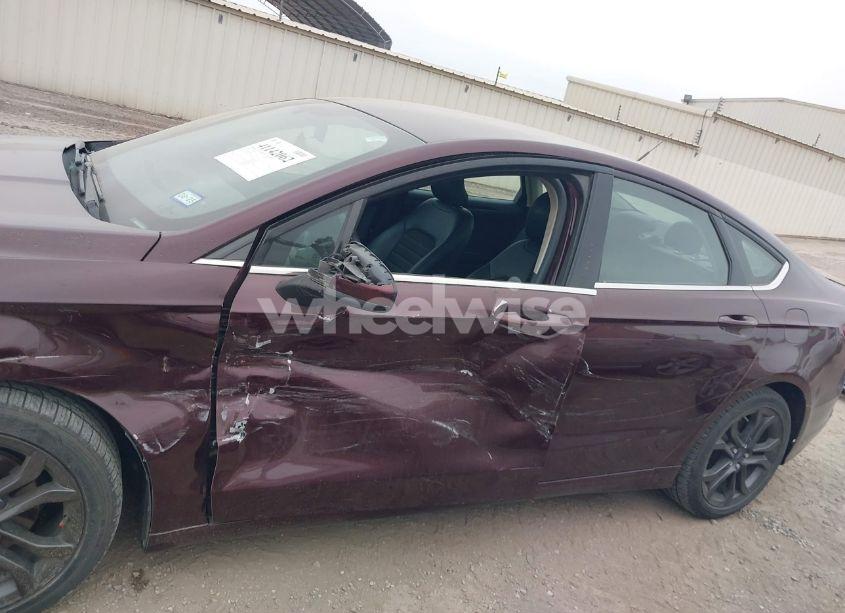 Photo 14 of 2018 Ford Fusion SE (VIN 3FA6P0HD1JR196437)