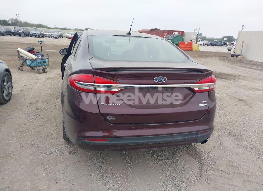Photo 16 of 2018 Ford Fusion SE (VIN 3FA6P0HD1JR196437)