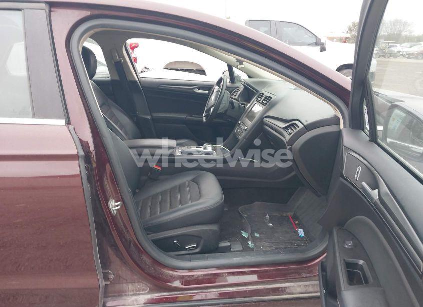 Photo 5 of 2018 Ford Fusion SE (VIN 3FA6P0HD1JR196437)