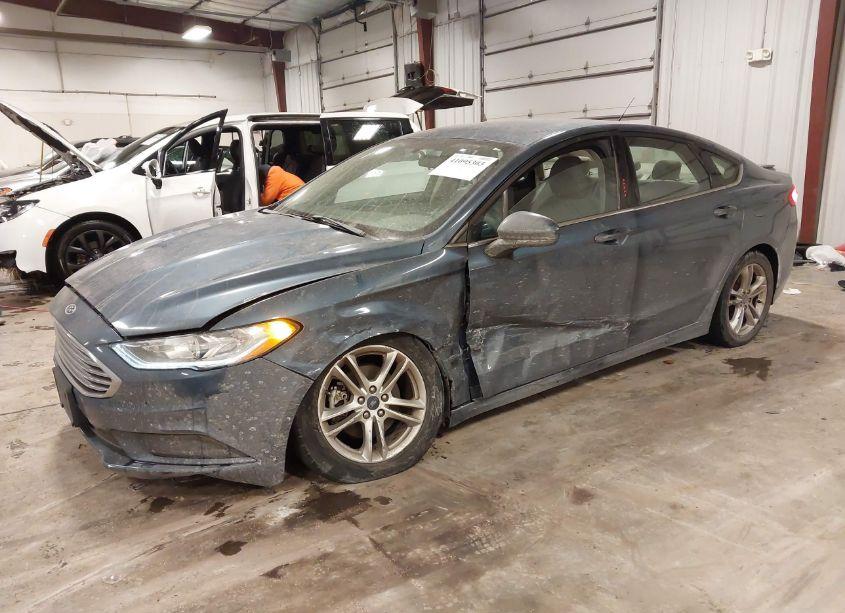 Photo 2 of 2018 Ford Fusion SE (VIN 3FA6P0HD1JR224639)