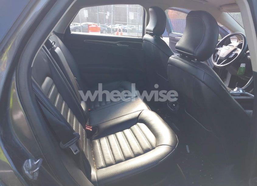 Photo 8 of 2018 Ford Fusion SE (VIN 3FA6P0HD1JR283027)