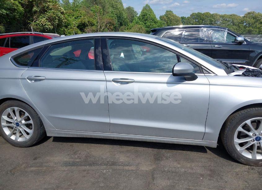 Photo 13 of 2019 Ford Fusion SE (VIN 3FA6P0HD1KR126681)