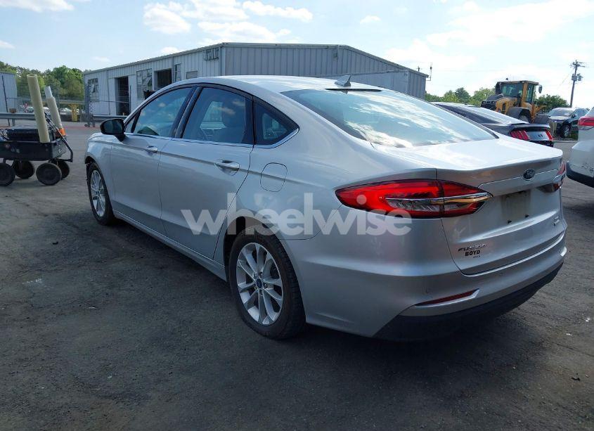 Photo 3 of 2019 Ford Fusion SE (VIN 3FA6P0HD1KR126681)