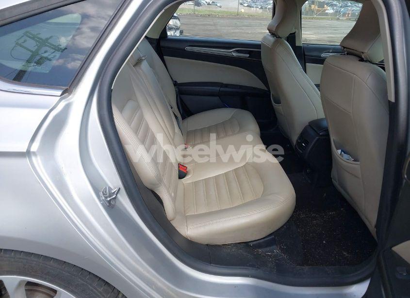 Photo 8 of 2019 Ford Fusion SE (VIN 3FA6P0HD1KR126681)