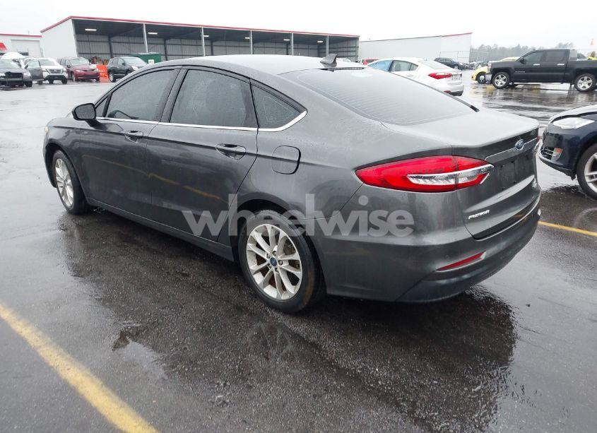 Photo 3 of 2019 Ford Fusion SE (VIN 3FA6P0HD1KR142346)