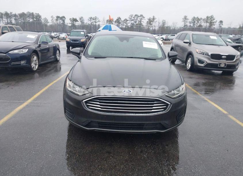 Photo 6 of 2019 Ford Fusion SE (VIN 3FA6P0HD1KR142346)