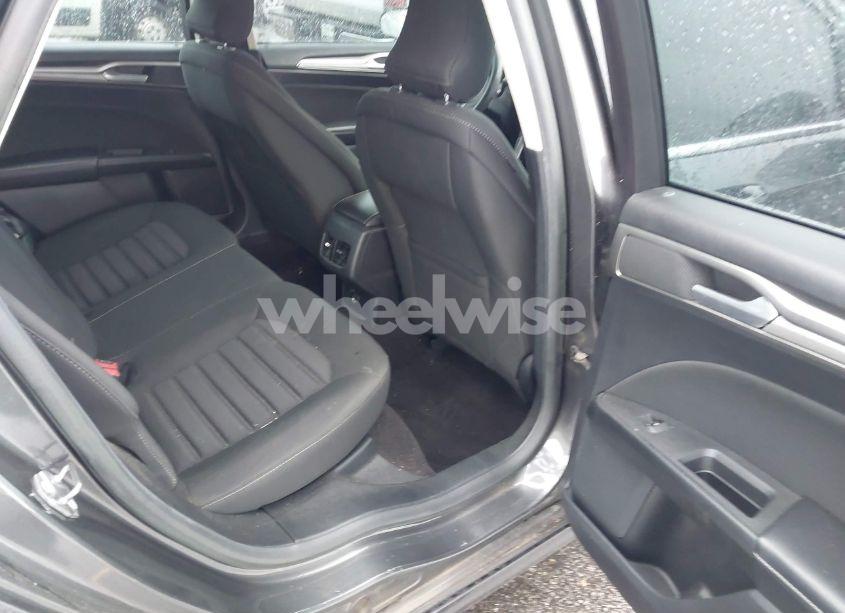 Photo 8 of 2019 Ford Fusion SE (VIN 3FA6P0HD1KR142346)