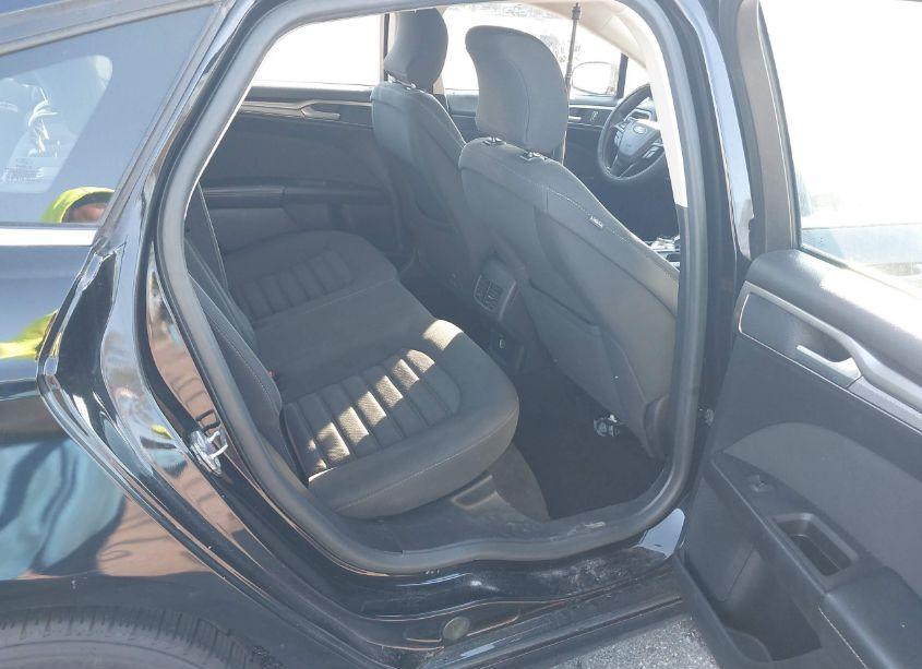 Photo 8 of 2019 Ford Fusion SE (VIN 3FA6P0HD1KR154089)