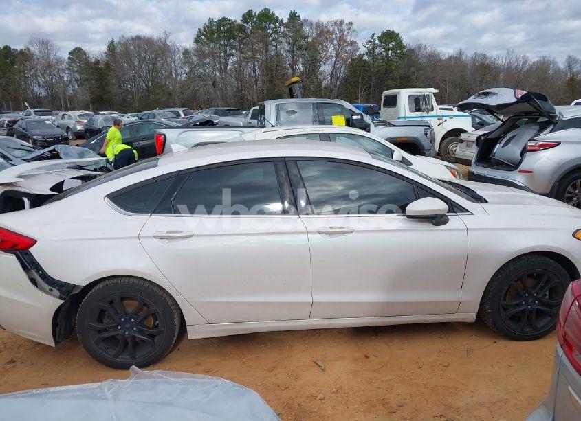 Photo 13 of 2019 Ford Fusion SE (VIN 3FA6P0HD1KR160569)