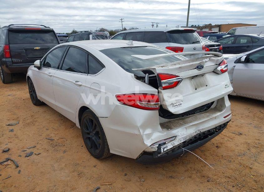 Photo 3 of 2019 Ford Fusion SE (VIN 3FA6P0HD1KR160569)